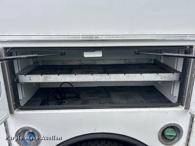 image for item FC5312 2015 Ford F550 XL Super Duty utility / service truck