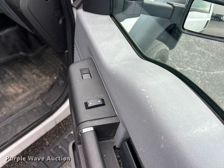 image for item FC5312 2015 Ford F550 XL Super Duty utility / service truck