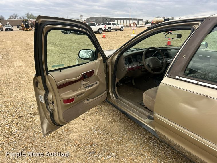 image for item FC5341 2000 Mercury Grand Marquis GS 