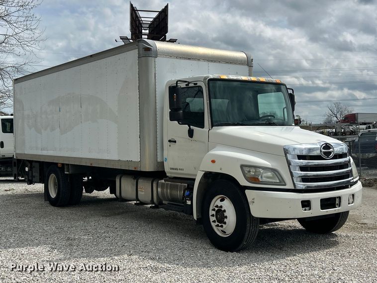 image for item FC5350 2013 Hino 338 box truck