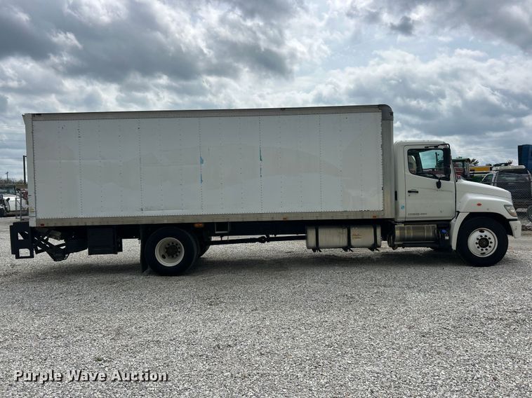 image for item FC5350 2013 Hino 338 box truck