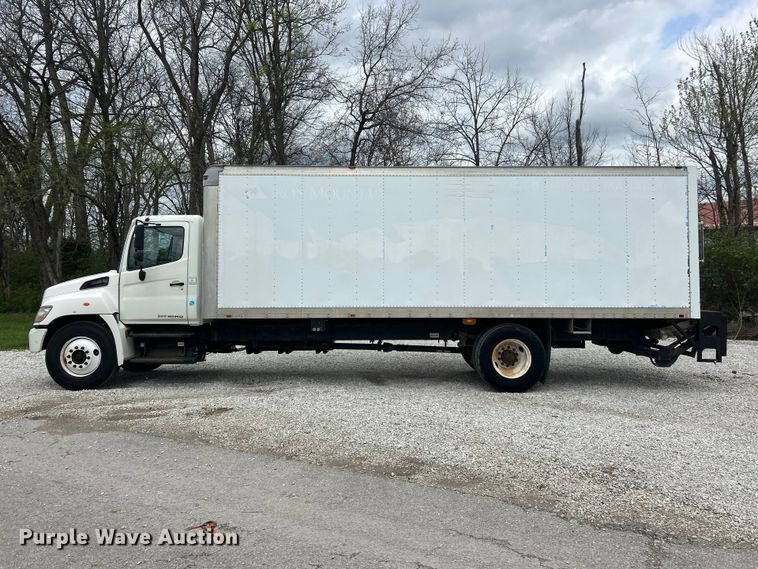 image for item FC5350 2013 Hino 338 box truck