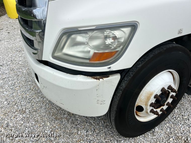 image for item FC5350 2013 Hino 338 box truck