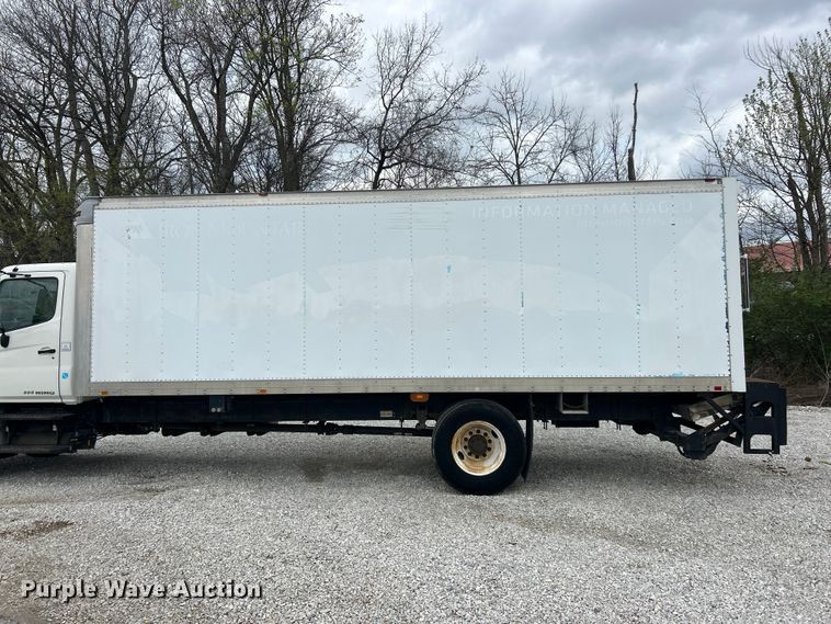 image for item FC5350 2013 Hino 338 box truck