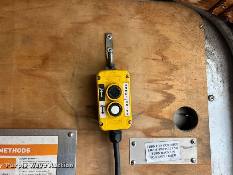 image for item FC5350 2013 Hino 338 box truck