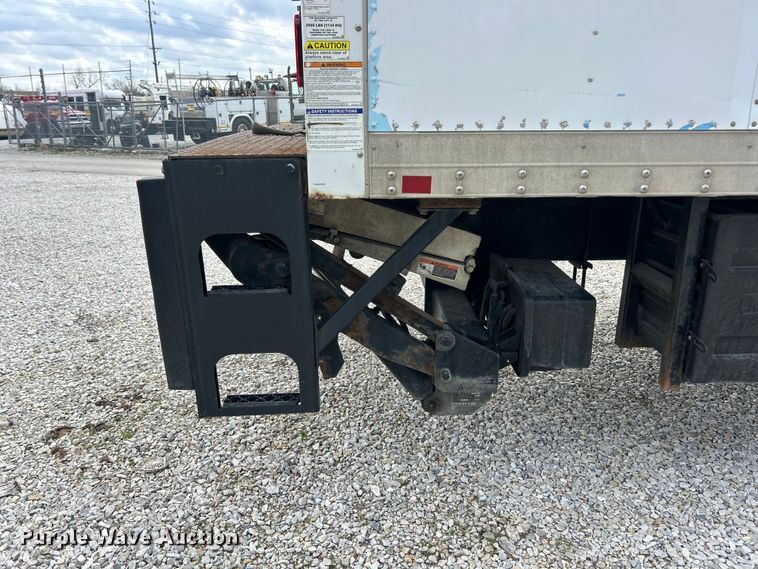 image for item FC5350 2013 Hino 338 box truck