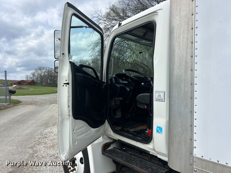 image for item FC5350 2013 Hino 338 box truck