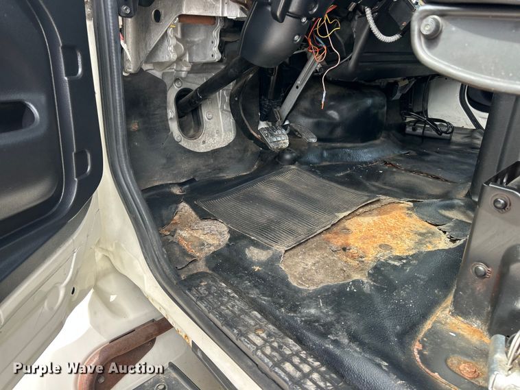 image for item FC5350 2013 Hino 338 box truck