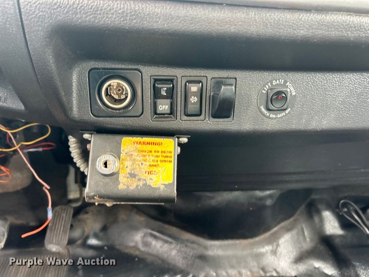 image for item FC5350 2013 Hino 338 box truck