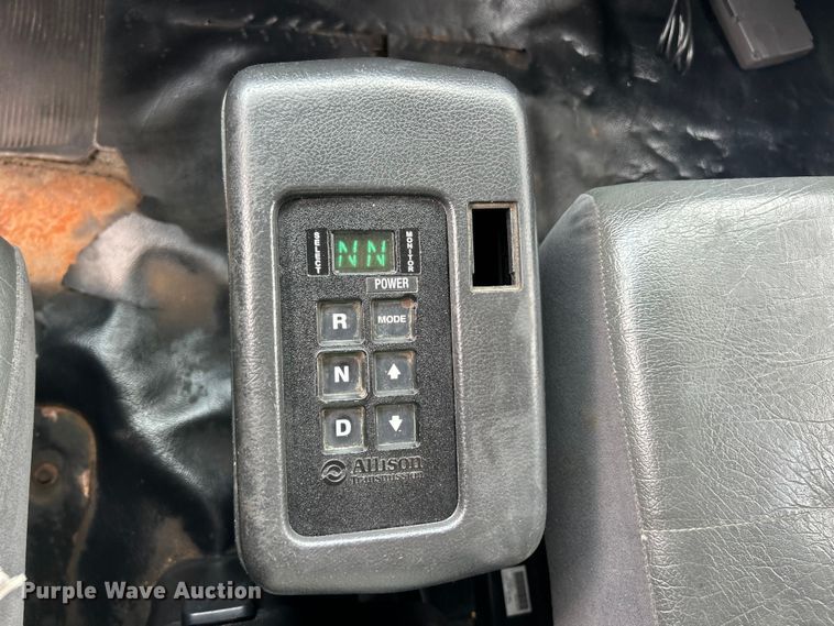 image for item FC5350 2013 Hino 338 box truck