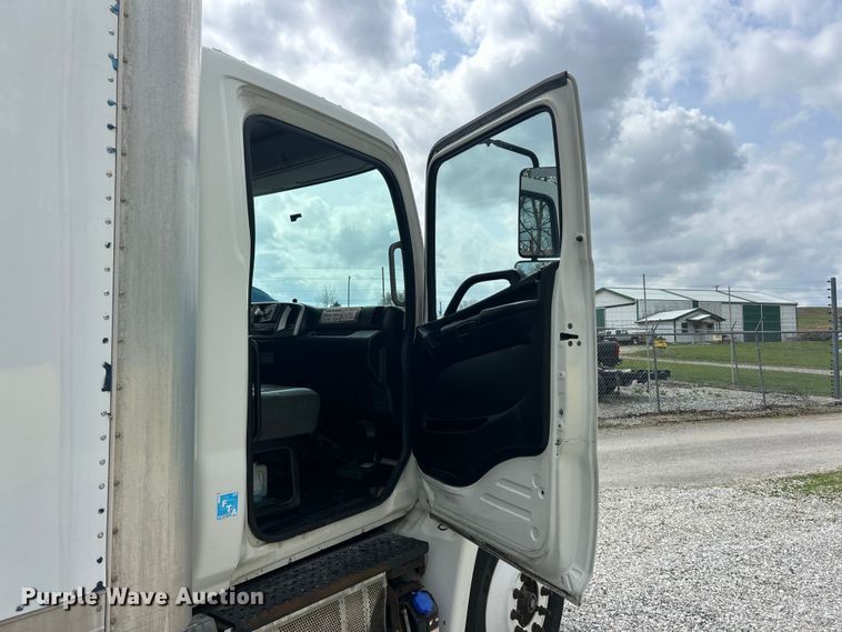 image for item FC5350 2013 Hino 338 box truck