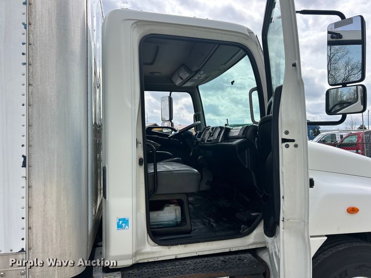 image for item FC5350 2013 Hino 338 box truck
