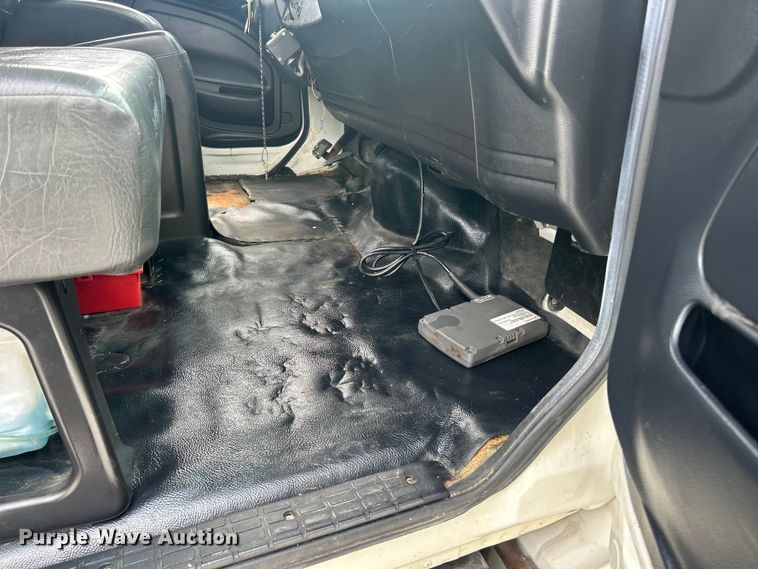 image for item FC5350 2013 Hino 338 box truck