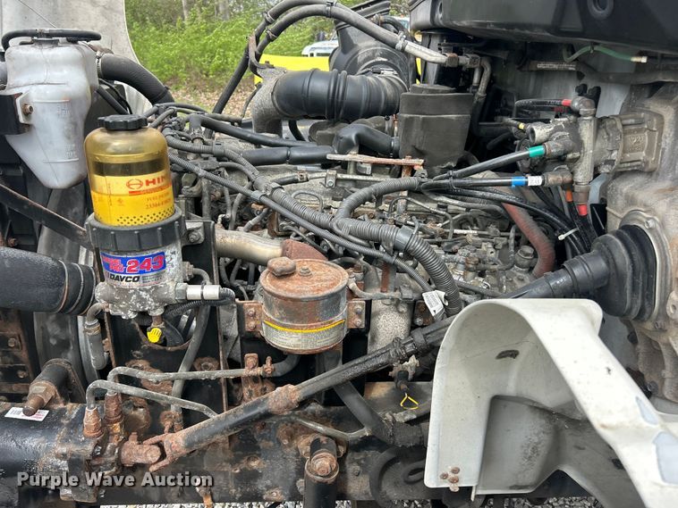 image for item FC5350 2013 Hino 338 box truck