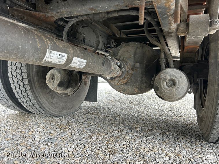 image for item FC5350 2013 Hino 338 box truck