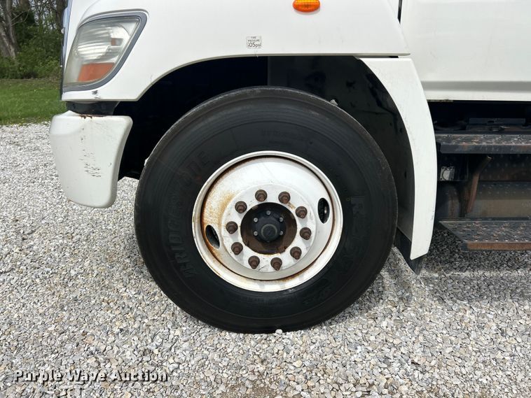 image for item FC5350 2013 Hino 338 box truck