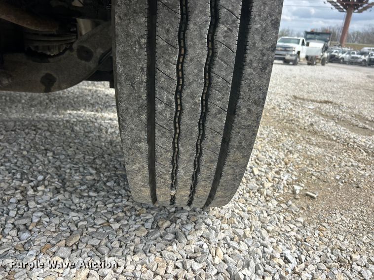 image for item FC5350 2013 Hino 338 box truck