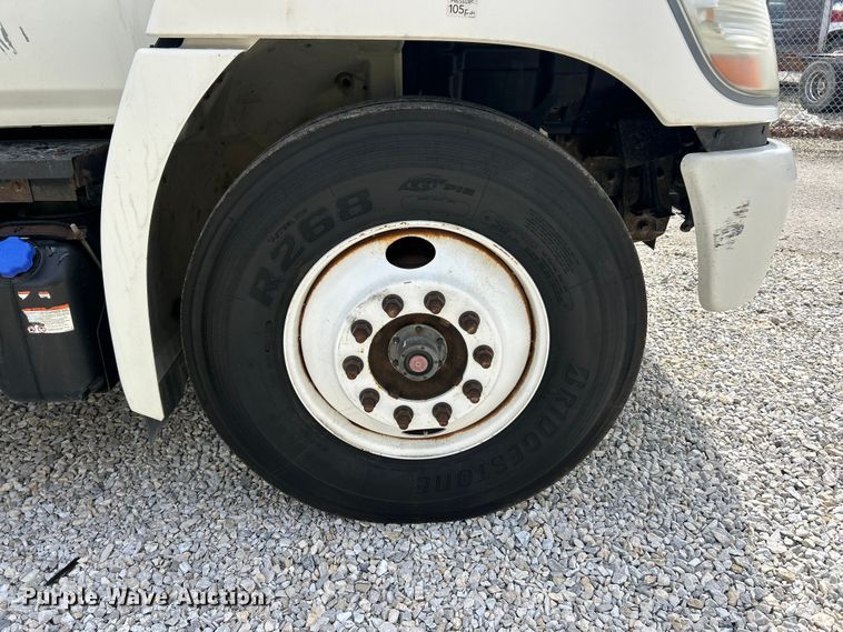 image for item FC5350 2013 Hino 338 box truck