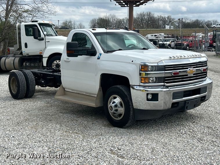 image for item FC5352 2015 Chevrolet Silverado 3500HD pickup truck cab and chassis