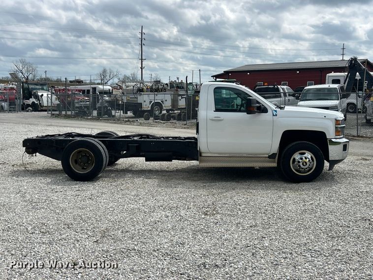 image for item FC5352 2015 Chevrolet Silverado 3500HD pickup truck cab and chassis