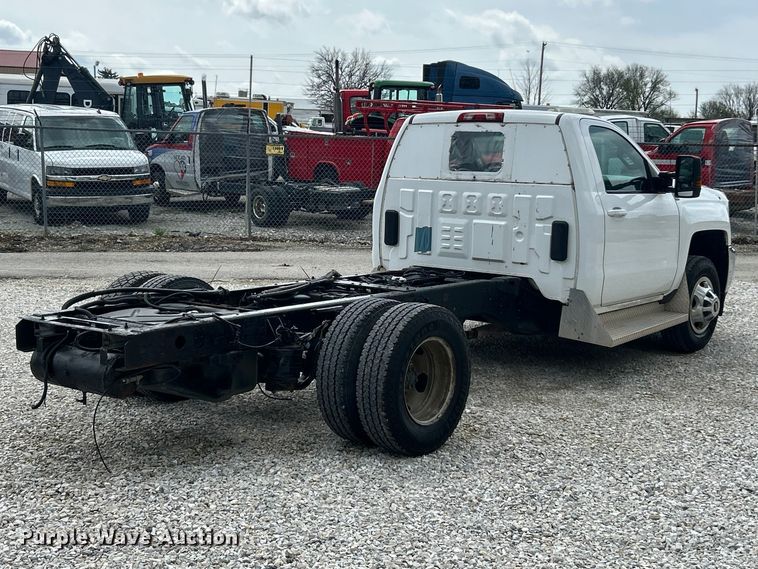 image for item FC5352 2015 Chevrolet Silverado 3500HD pickup truck cab and chassis