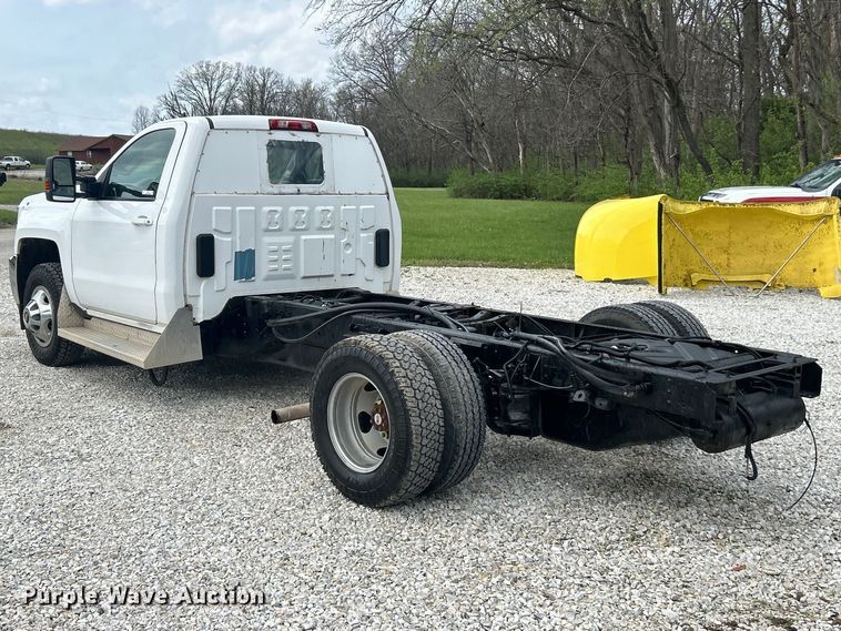 image for item FC5352 2015 Chevrolet Silverado 3500HD pickup truck cab and chassis