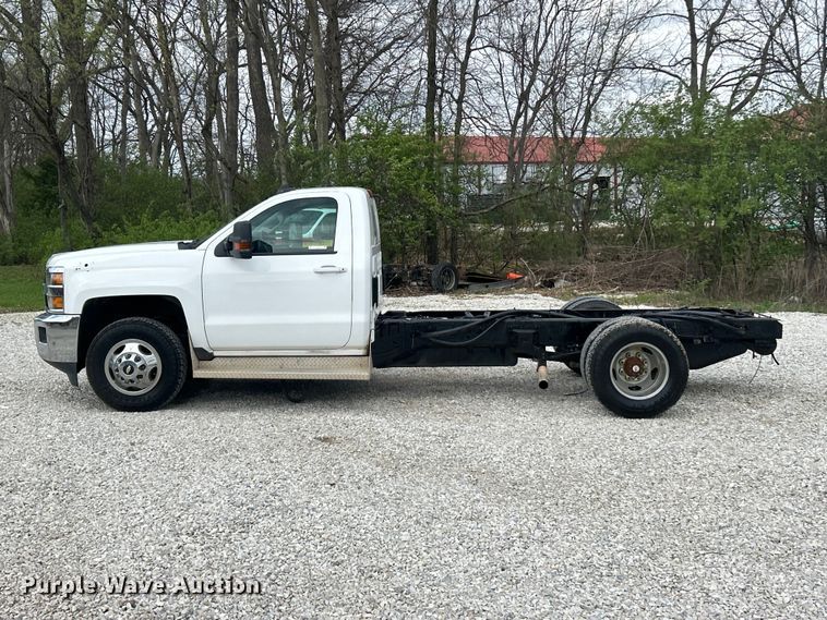 image for item FC5352 2015 Chevrolet Silverado 3500HD pickup truck cab and chassis