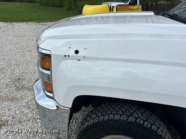 image for item FC5352 2015 Chevrolet Silverado 3500HD pickup truck cab and chassis