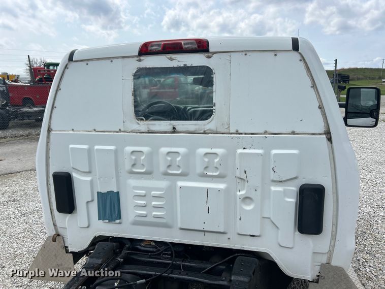 image for item FC5352 2015 Chevrolet Silverado 3500HD pickup truck cab and chassis