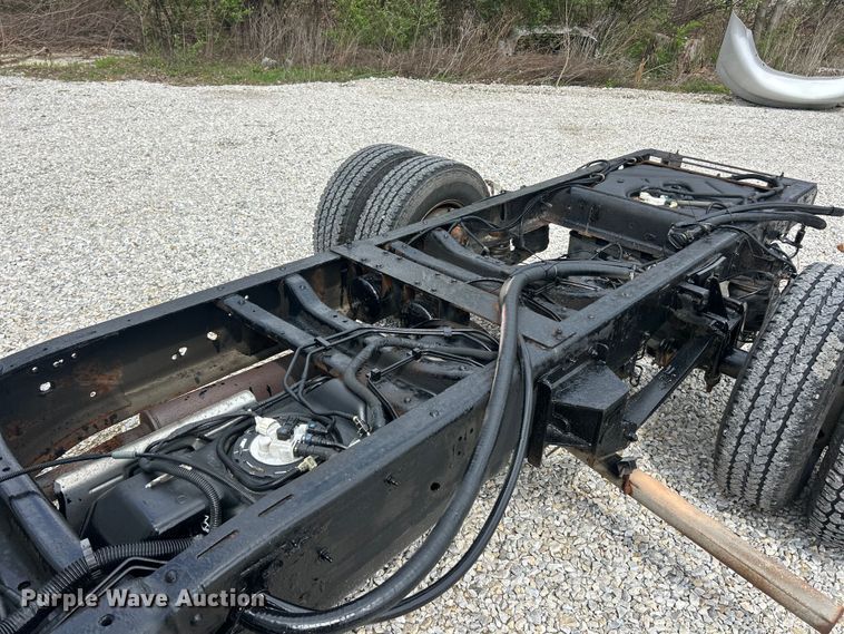 image for item FC5352 2015 Chevrolet Silverado 3500HD pickup truck cab and chassis