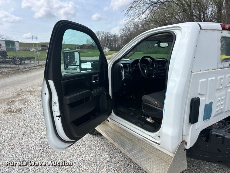 image for item FC5352 2015 Chevrolet Silverado 3500HD pickup truck cab and chassis