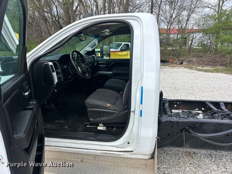 image for item FC5352 2015 Chevrolet Silverado 3500HD pickup truck cab and chassis