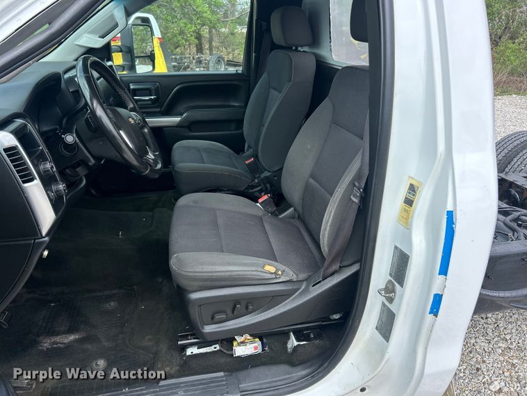 image for item FC5352 2015 Chevrolet Silverado 3500HD pickup truck cab and chassis