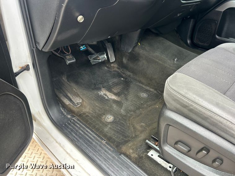 image for item FC5352 2015 Chevrolet Silverado 3500HD pickup truck cab and chassis