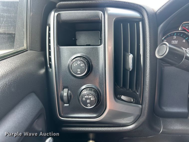 image for item FC5352 2015 Chevrolet Silverado 3500HD pickup truck cab and chassis