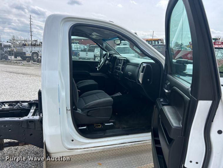 image for item FC5352 2015 Chevrolet Silverado 3500HD pickup truck cab and chassis