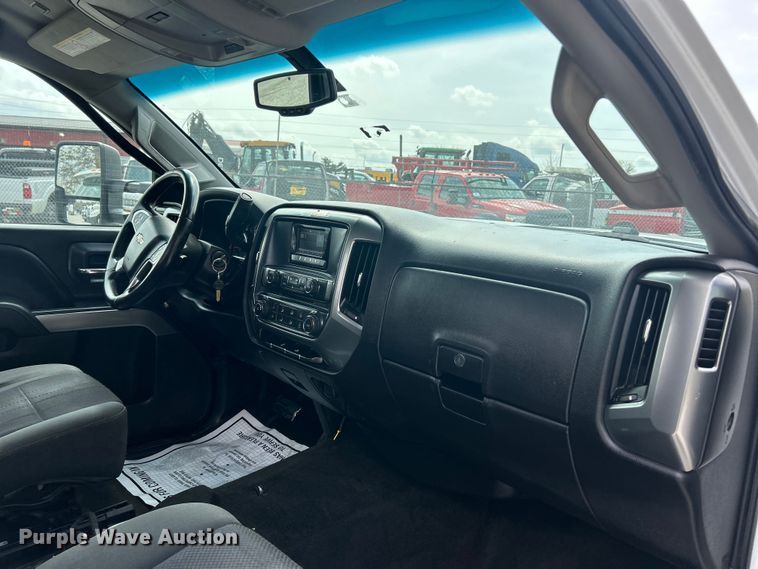 image for item FC5352 2015 Chevrolet Silverado 3500HD pickup truck cab and chassis