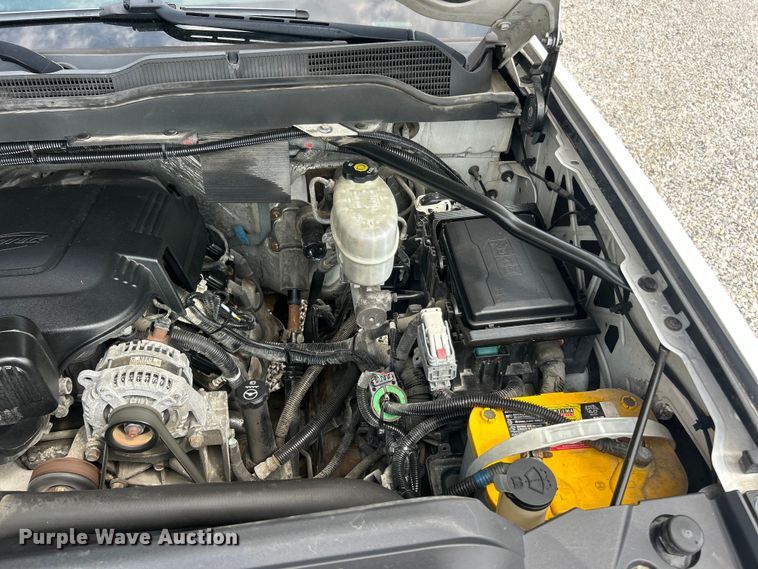 image for item FC5352 2015 Chevrolet Silverado 3500HD pickup truck cab and chassis