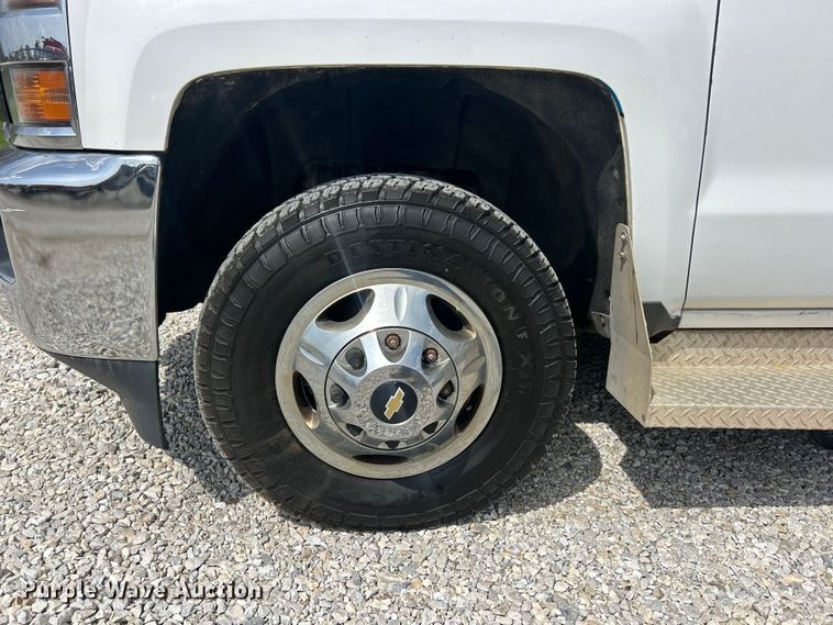 image for item FC5352 2015 Chevrolet Silverado 3500HD pickup truck cab and chassis