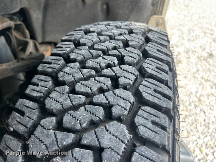 image for item FC5352 2015 Chevrolet Silverado 3500HD pickup truck cab and chassis