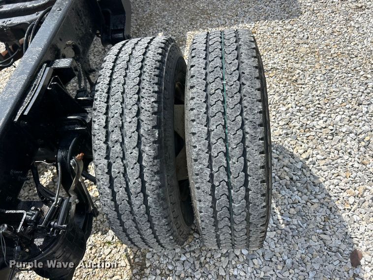 image for item FC5352 2015 Chevrolet Silverado 3500HD pickup truck cab and chassis