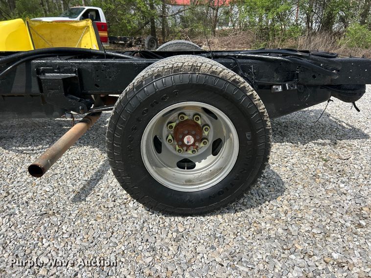 image for item FC5352 2015 Chevrolet Silverado 3500HD pickup truck cab and chassis