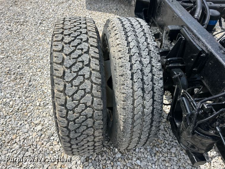 image for item FC5352 2015 Chevrolet Silverado 3500HD pickup truck cab and chassis