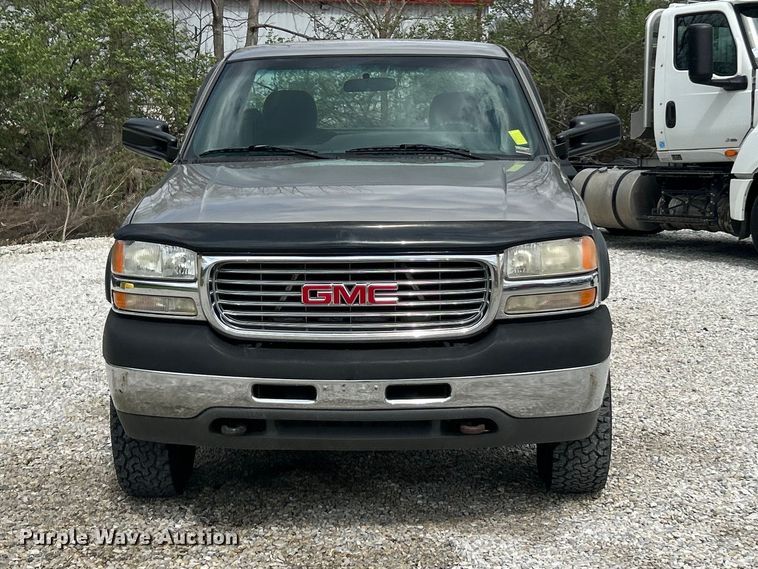 image for item FC5353 2001 GMC Sierra 2500HD pickup truck