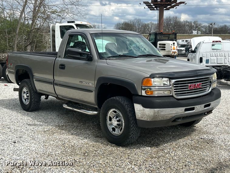 image for item FC5353 2001 GMC Sierra 2500HD pickup truck