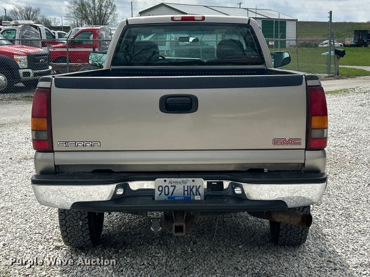 image for item FC5353 2001 GMC Sierra 2500HD pickup truck