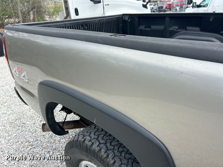 image for item FC5353 2001 GMC Sierra 2500HD pickup truck