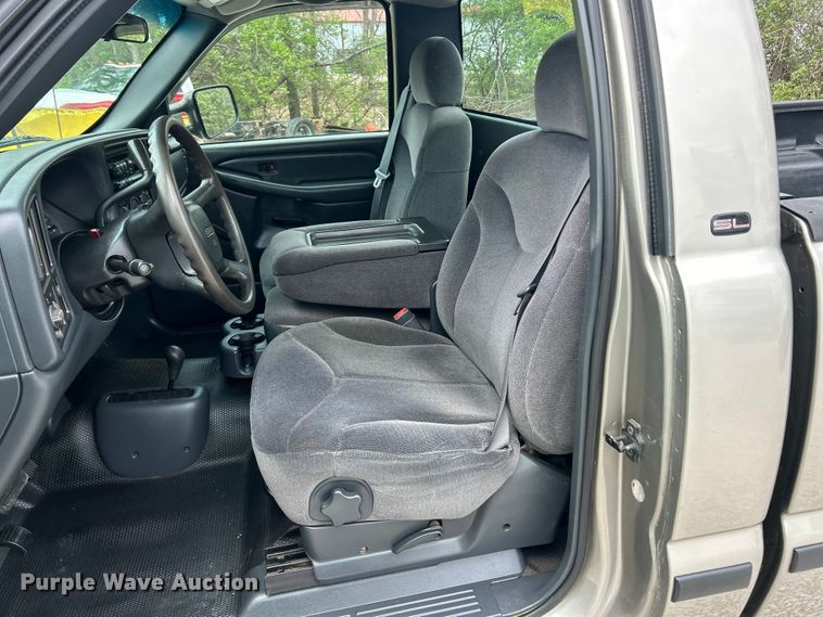 image for item FC5353 2001 GMC Sierra 2500HD pickup truck