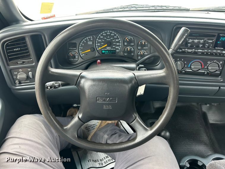 image for item FC5353 2001 GMC Sierra 2500HD pickup truck