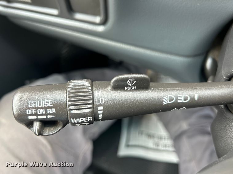 image for item FC5353 2001 GMC Sierra 2500HD pickup truck